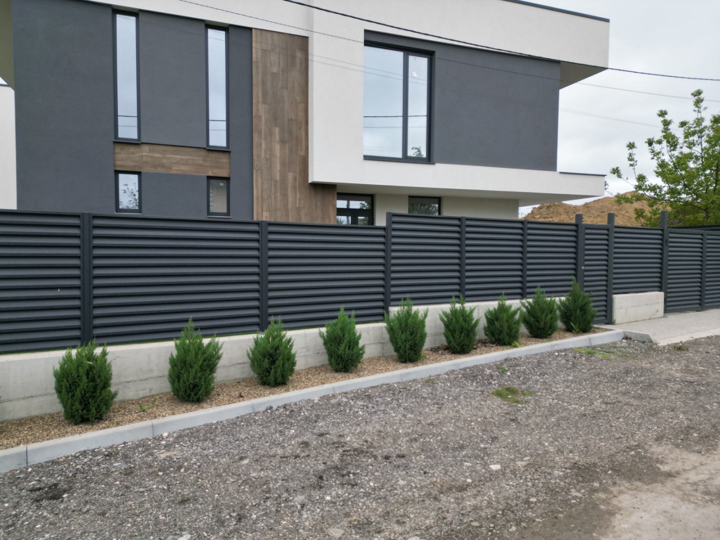 Gard metalic pentru casă