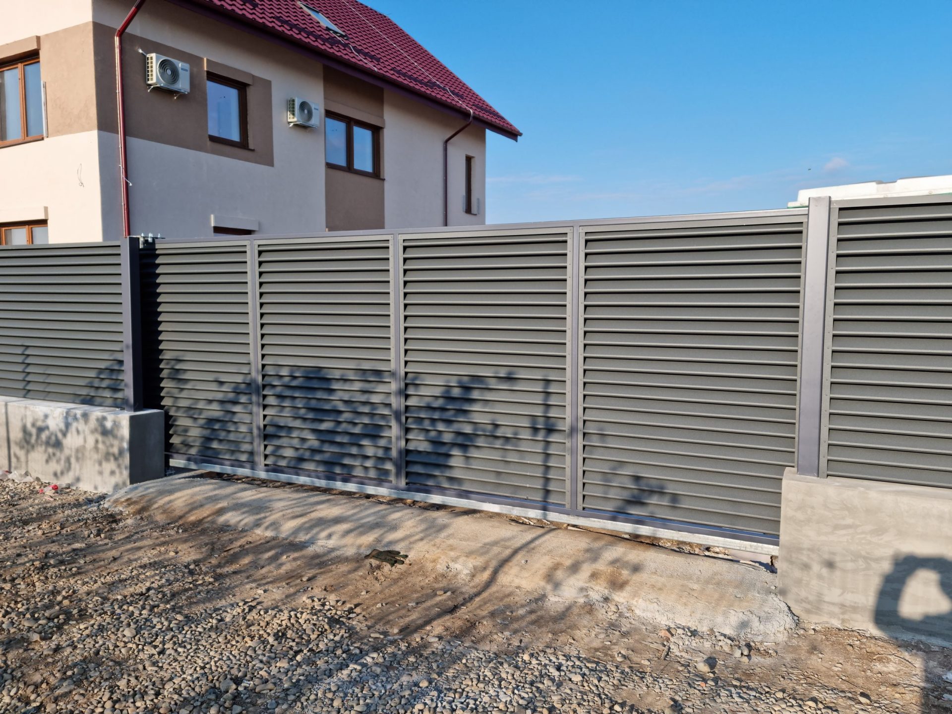 Poartă metalică culisantă