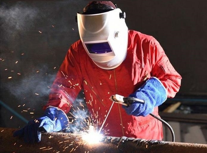 Poartă metalică automată pentru casă