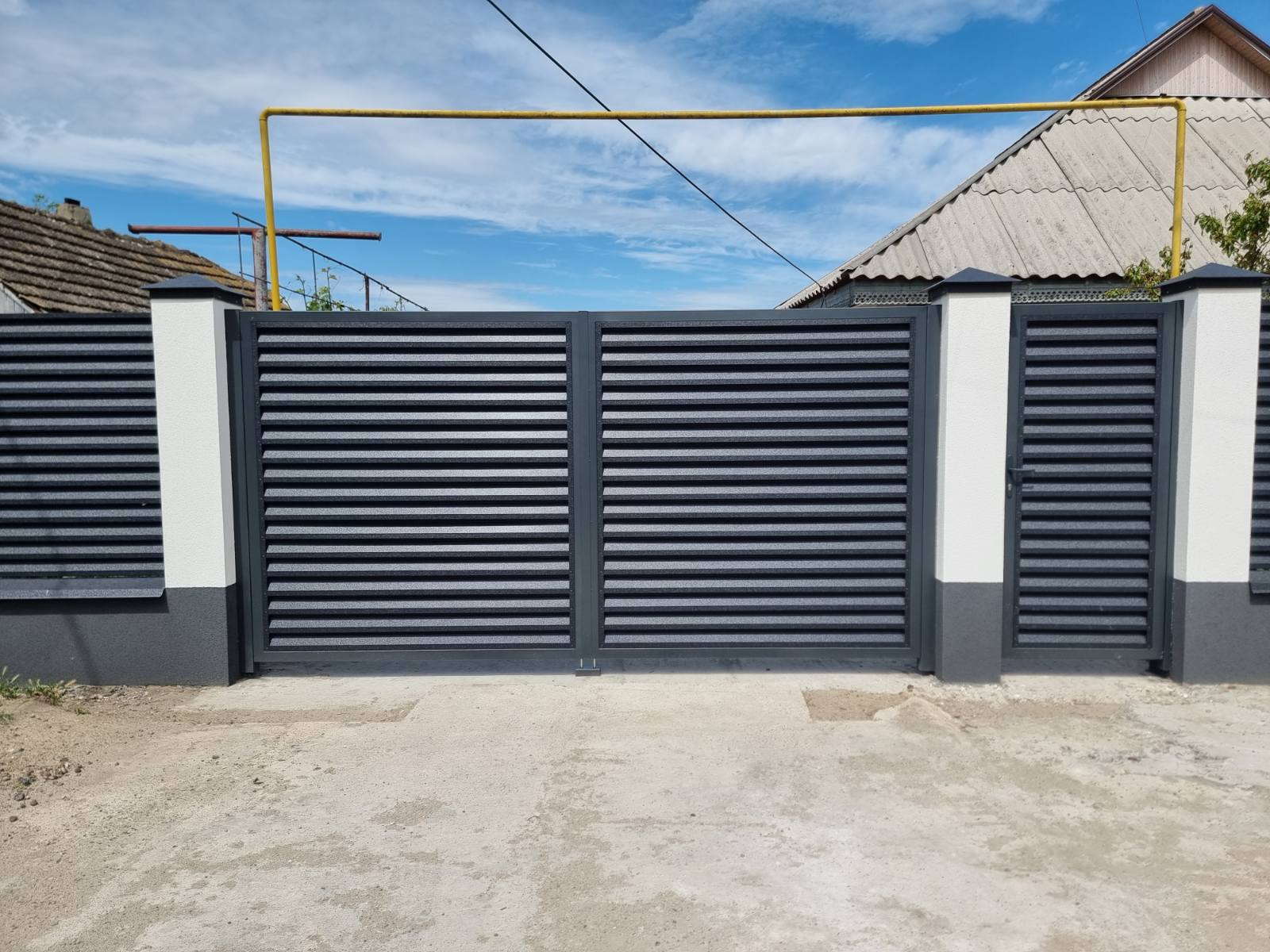 Poartă metalică modernă