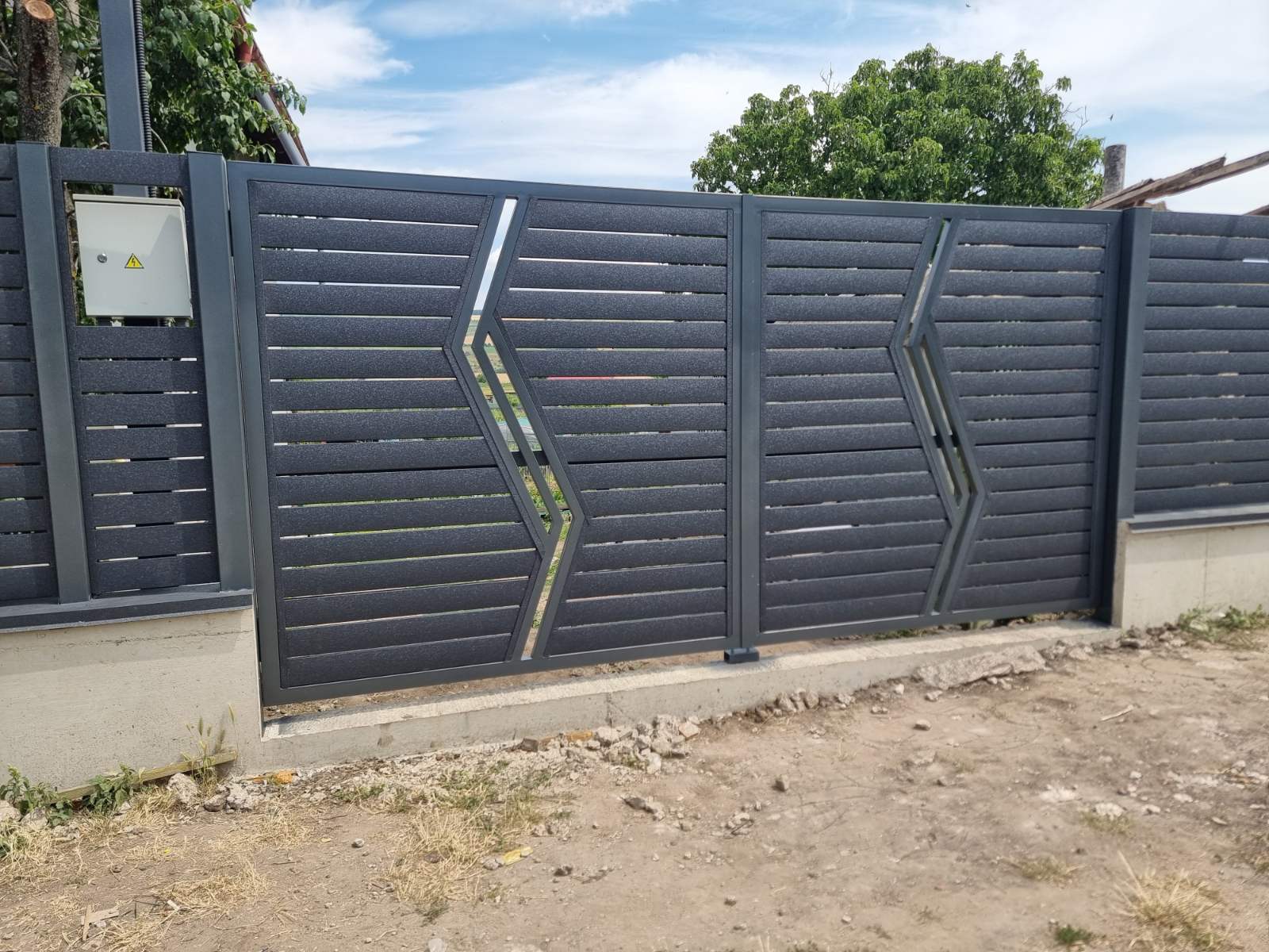 Poartă metalică automatizată